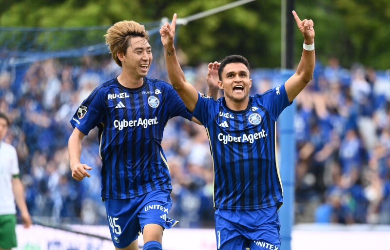 町田の5点目をマークしたエリキ