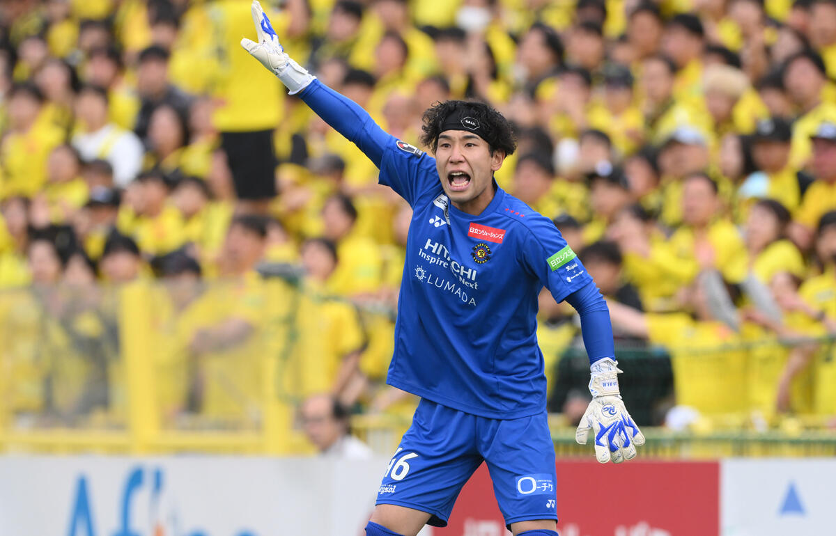 勇気あるプレーで脳震盪となり交代したGK松本健太