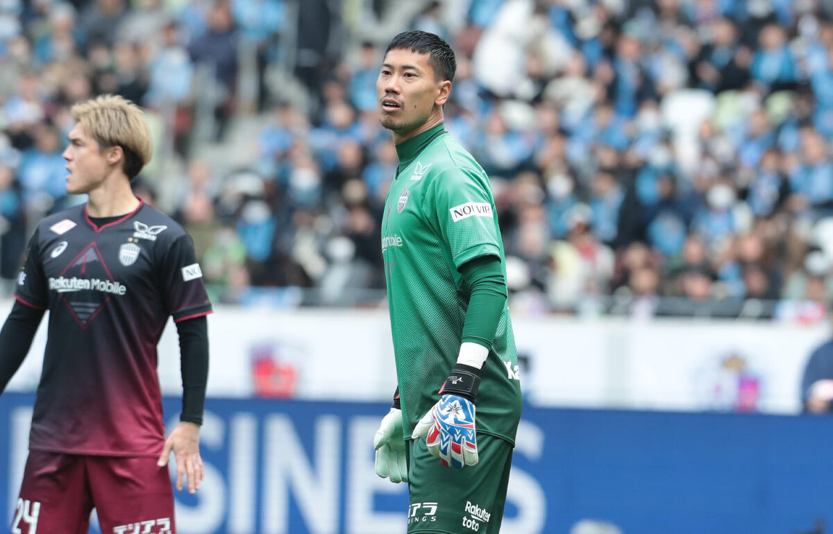 神戸のゴールを守る前川黛也