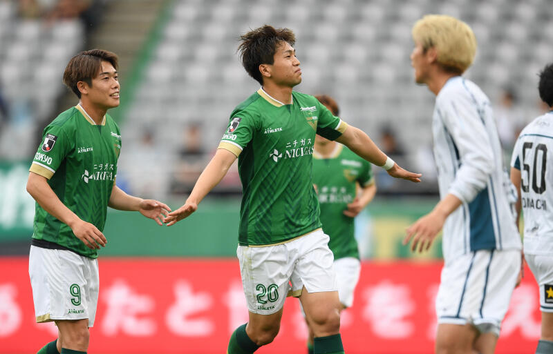 2ゴールずつの染野唯月(写真左)＆木村勇大(中央)