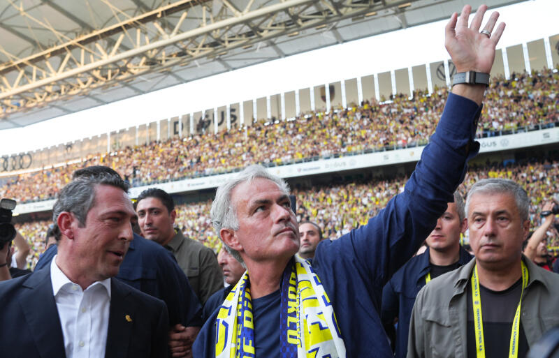 フェネルバフチェの監督に就任したモウリーニョ氏