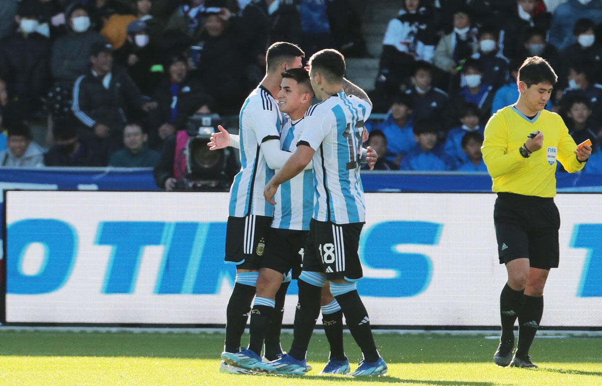 中心担うティアゴ・アルマダ