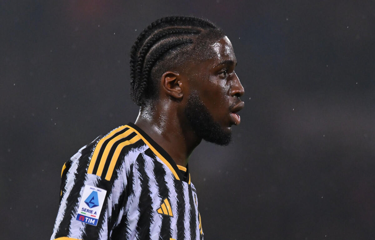 取引に含まれる様子のイリング・ジュニア