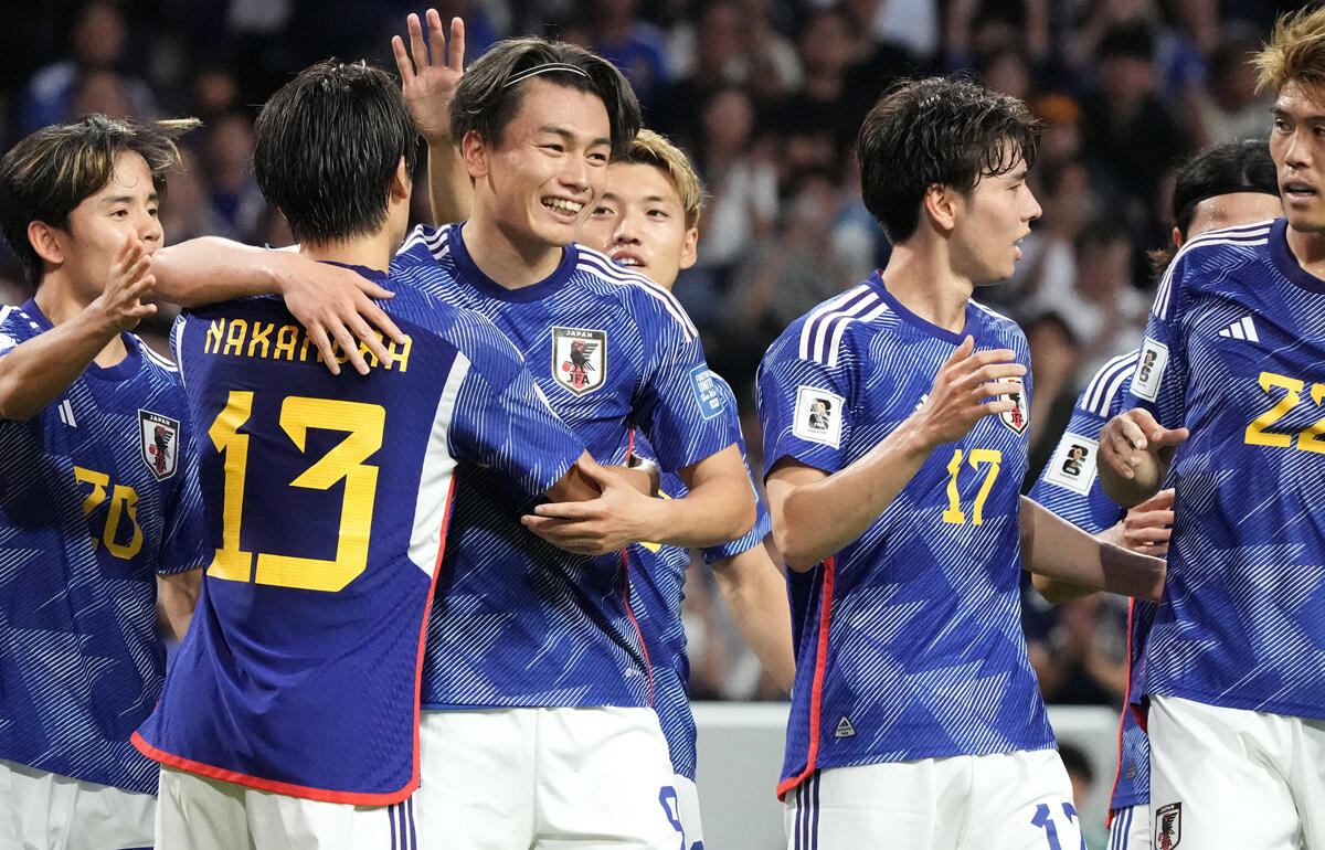 先制ゴールを決めた上田綺世