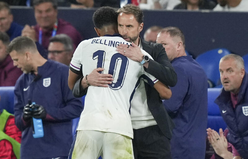 イングランド代表のベリンガムとサウスゲイト監督