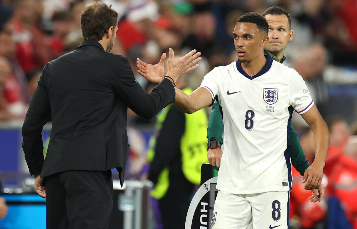 ボランチでプレーしたアレクサンダー＝アーノルド