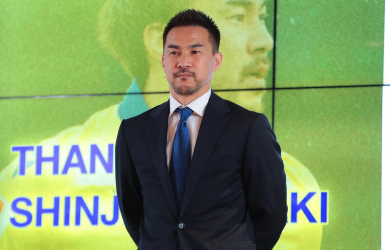 引退会見に登場した岡崎慎司氏