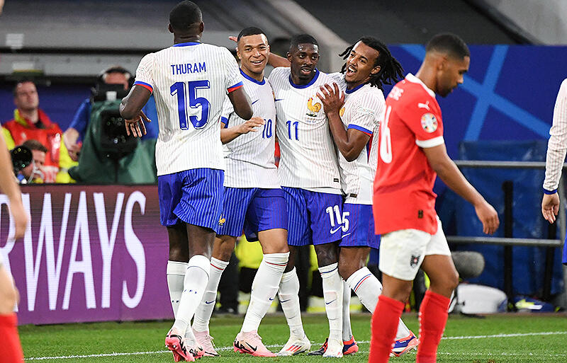 フランスが白星発進