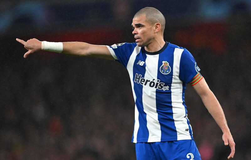 ポルトを去るペペ