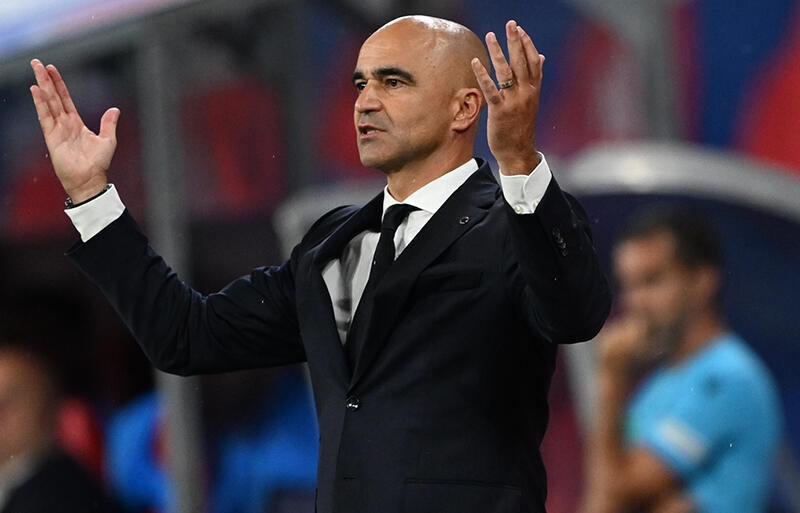 ユーロ初戦勝利を喜ぶロベルト・マルティネス監督