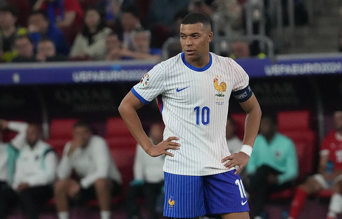 初戦で鼻骨を骨折したムバッペ