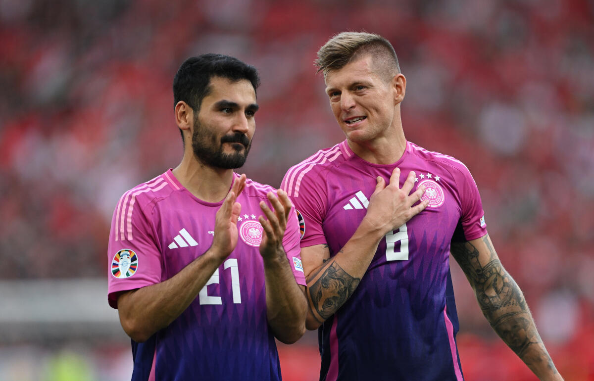 クロース(右)との関係の良さを語ったギュンドアン