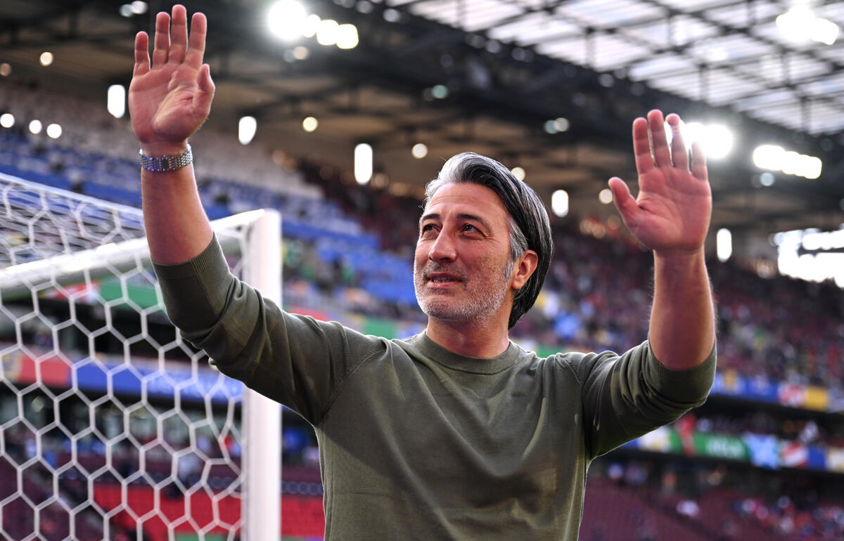 スイスを指揮するムラト・ヤキン監督