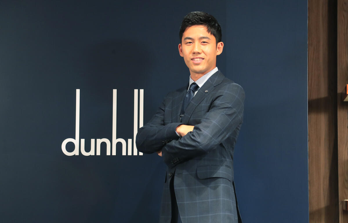 日本代表の新スーツを着用した遠藤航