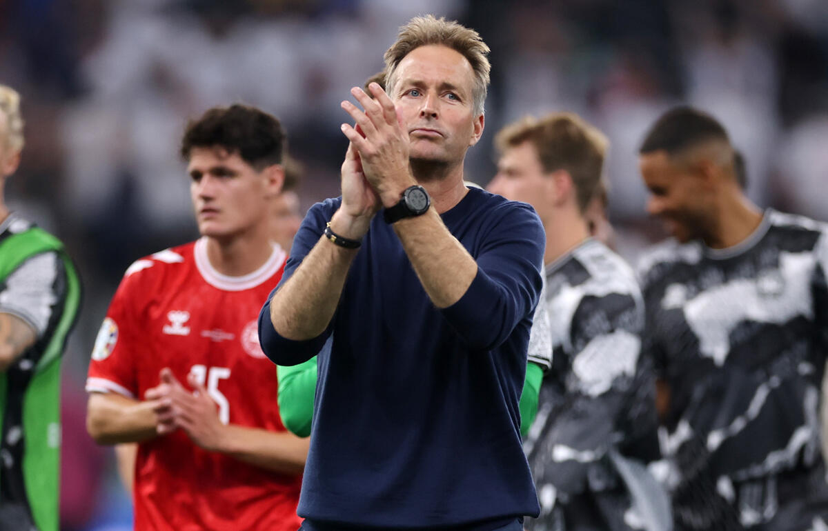 デンマークを指揮するヒュルマンド監督