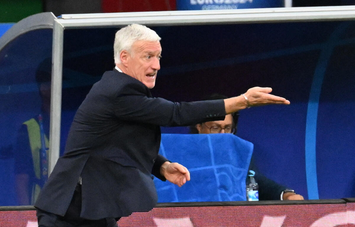 フランス代表を指揮するデシャン監督