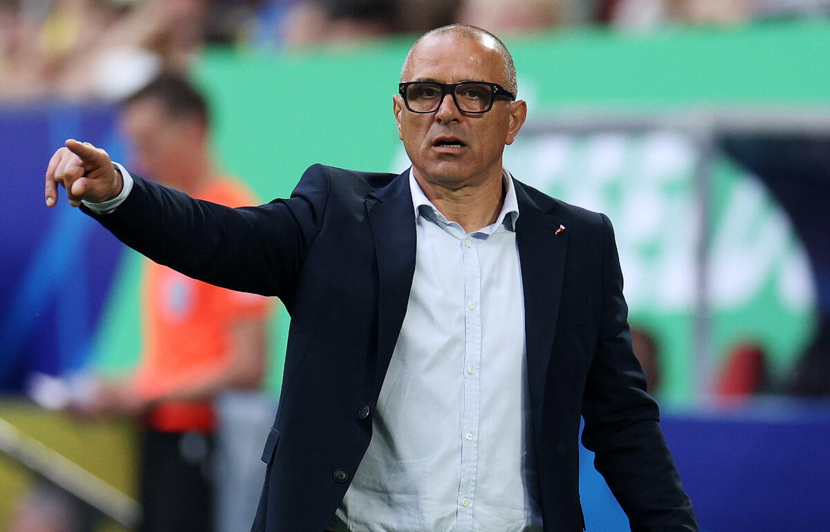 決勝T進出を目指すカルツォーナ監督