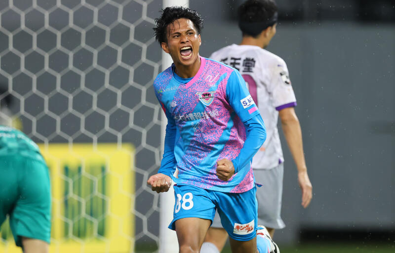 チーム3点目の長沼洋一