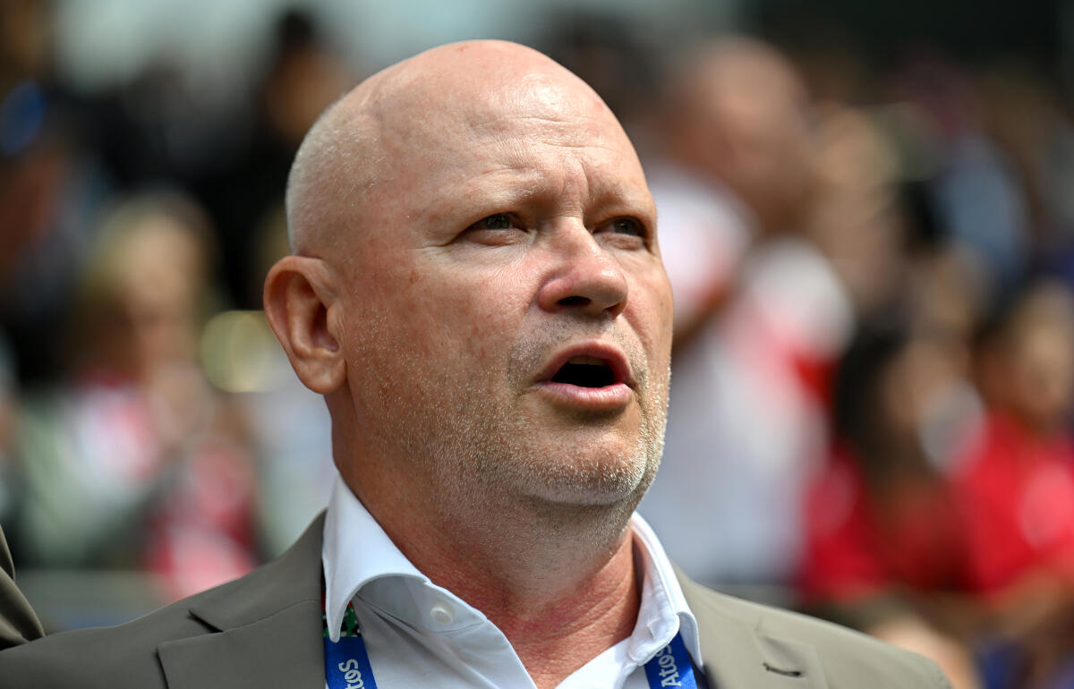 グループステージ突破を目指すハシェック監督