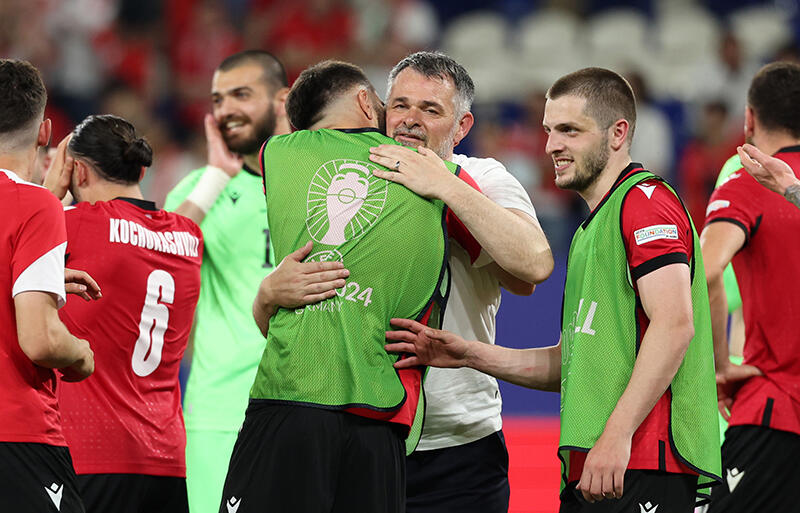 ウィリー・サニョル監督が初の決勝トーナメント進出に歓喜