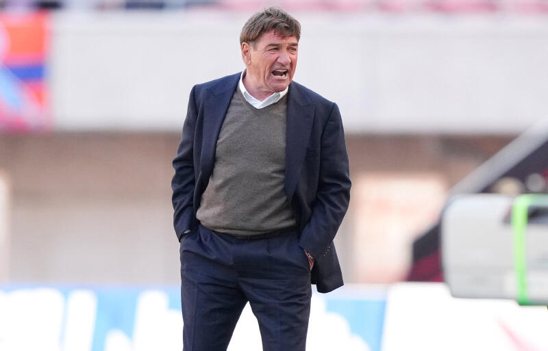 札幌を率いるミハイロ・ペトロヴィッチ監督