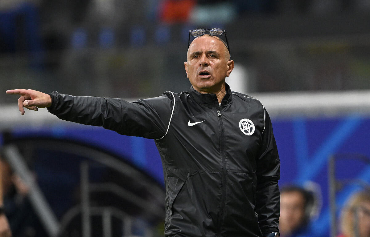 イングランド撃破目指すカルツォーナ監督