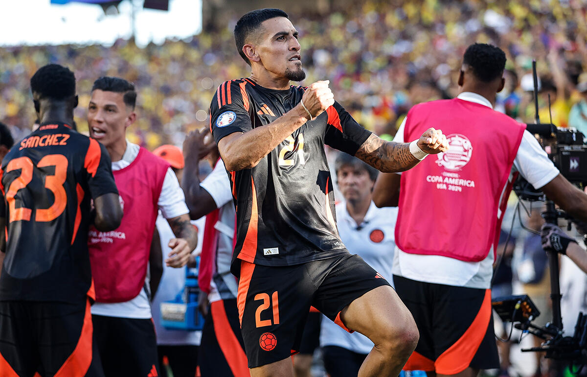 ダニエル・ムニョスの同点弾でコロンビアがグループ首位通過