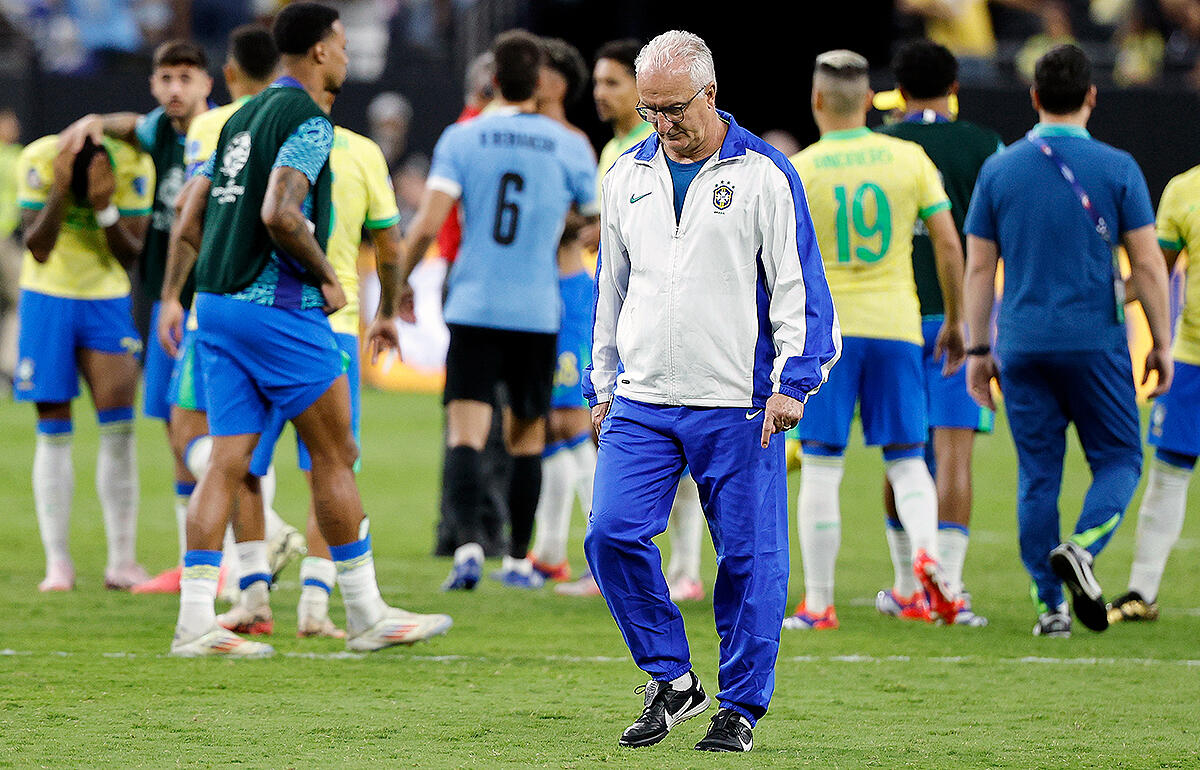 コパ敗退に肩を落とすドリヴァウ監督