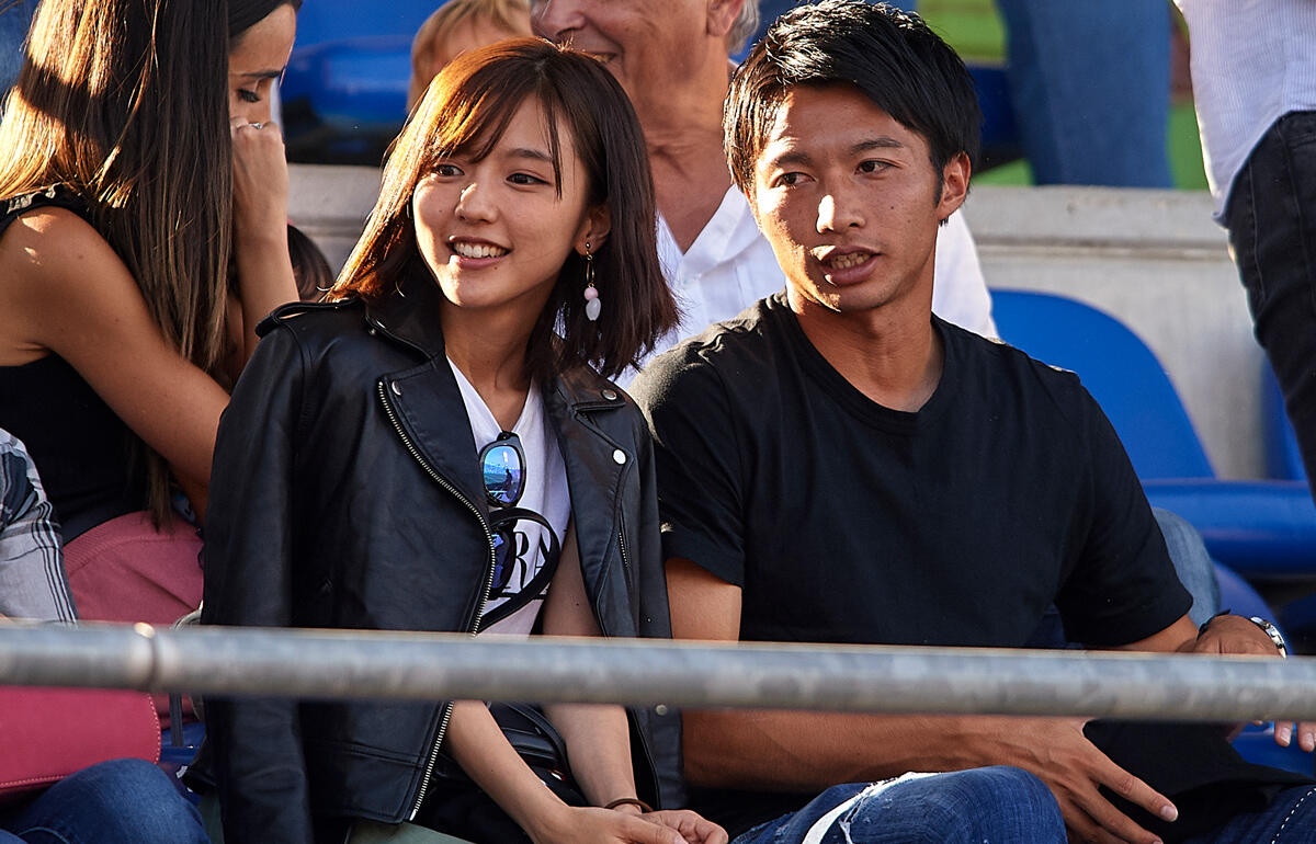 柴崎岳と妻の真野恵里菜さん