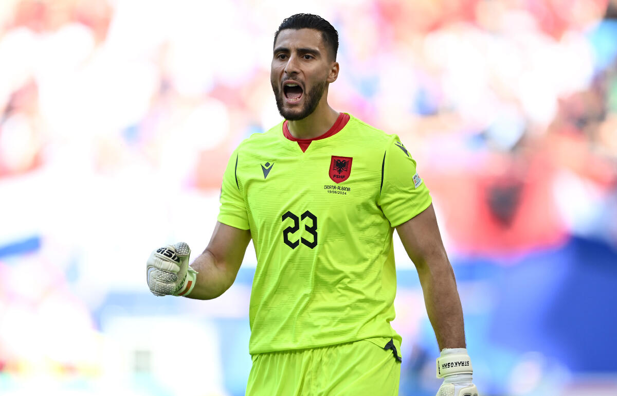 ギリシャ行きを決断したストラコシャ