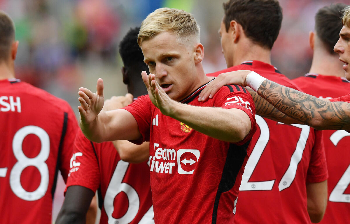 ファン・デ・ベークがユナイテッド退団を明らかに