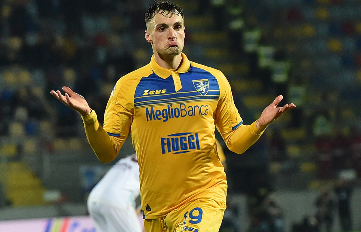 カリアリに完全移籍するイタリア人DFナディル・ゾルテア