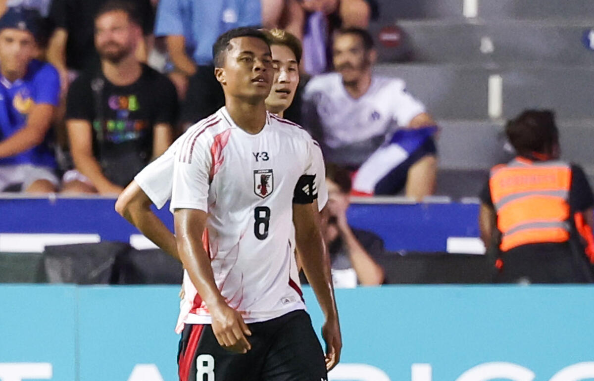 フランス相手に先制ゴールを決めた藤田譲瑠チマ