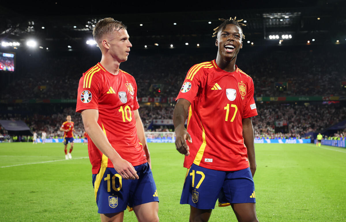 スペイン代表のユーロ制覇に大きく貢献したニコ・ウィリアムズ(右)とダニ・オルモ