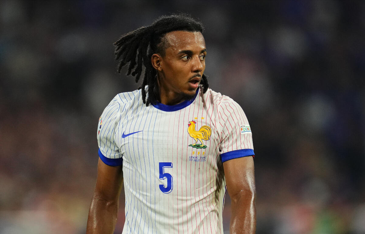 ユーロ2024を終え休暇中のクンデ