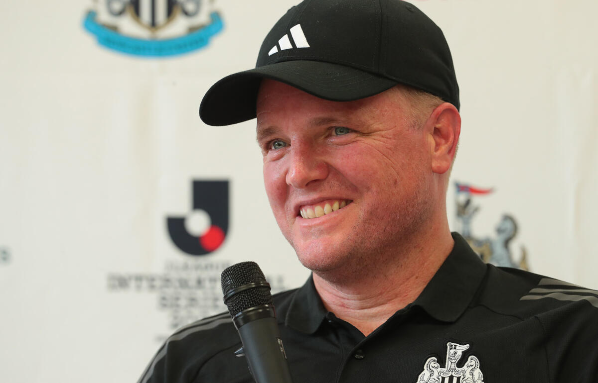 来日したエディ・ハウ監督