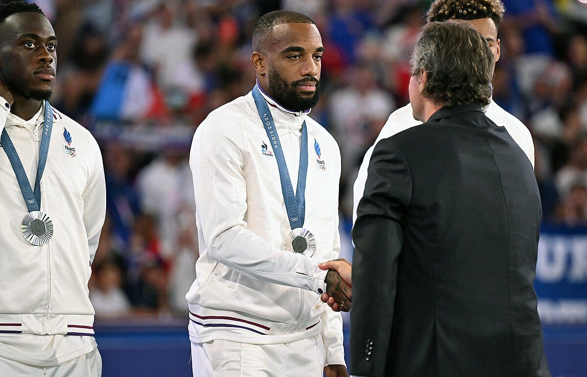 表彰式に出席したラカゼット