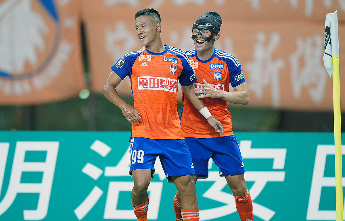 先制点となったPKを決めた小野裕二