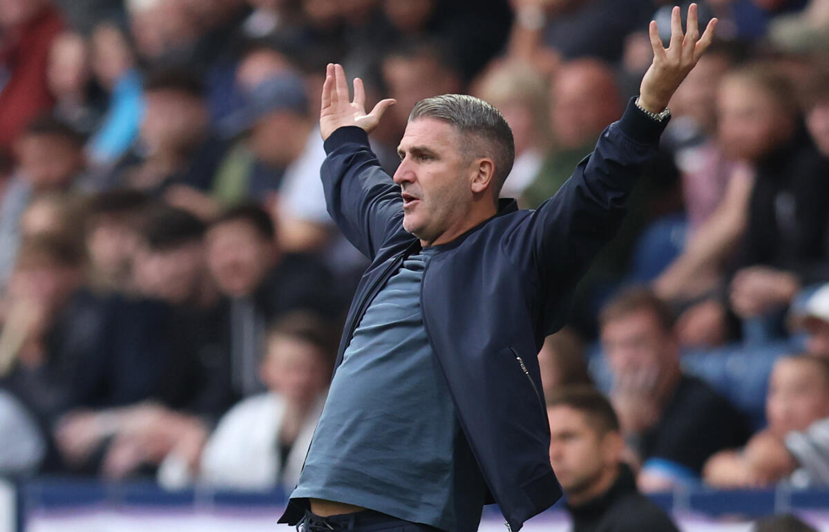 開幕戦黒星で契約解除となったロウ監督