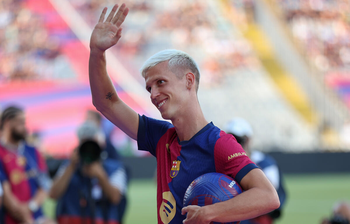 ファンの前に登場したダニ・オルモ