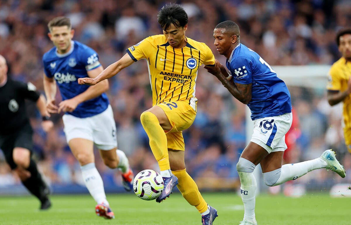 開幕戦ゴールを決めた三笘薫をチームメイトも称える