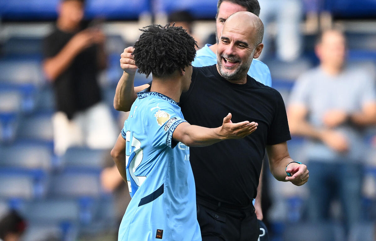 開幕戦勝利を喜ぶグアルディオラ監督