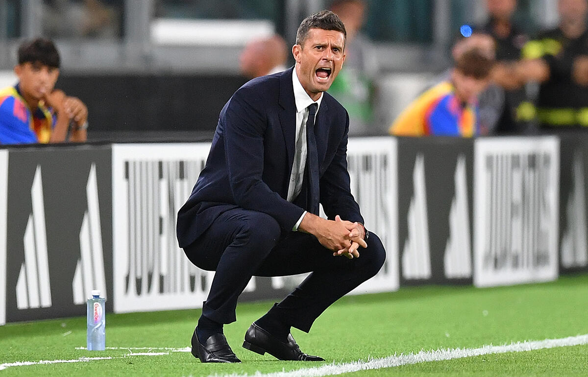 初陣勝利を喜ぶチアゴ・モッタ監督