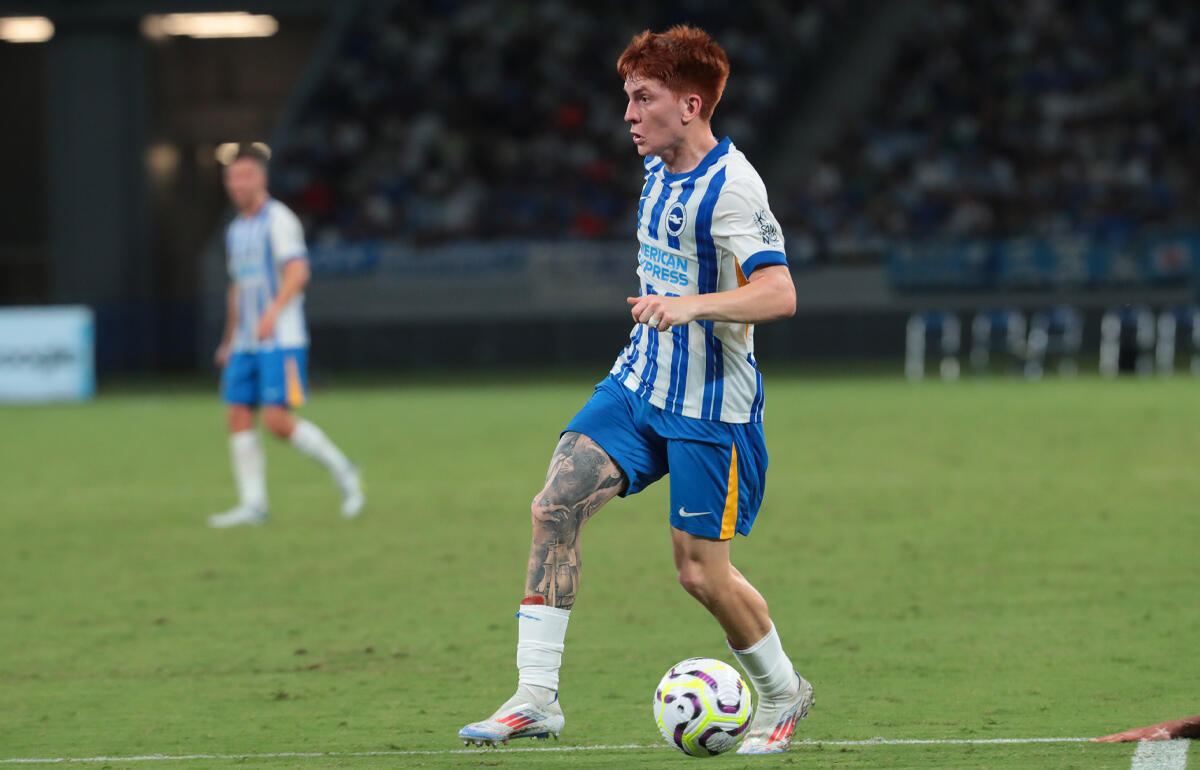 三笘薫の後方でプレーするバレンティン・バルコ