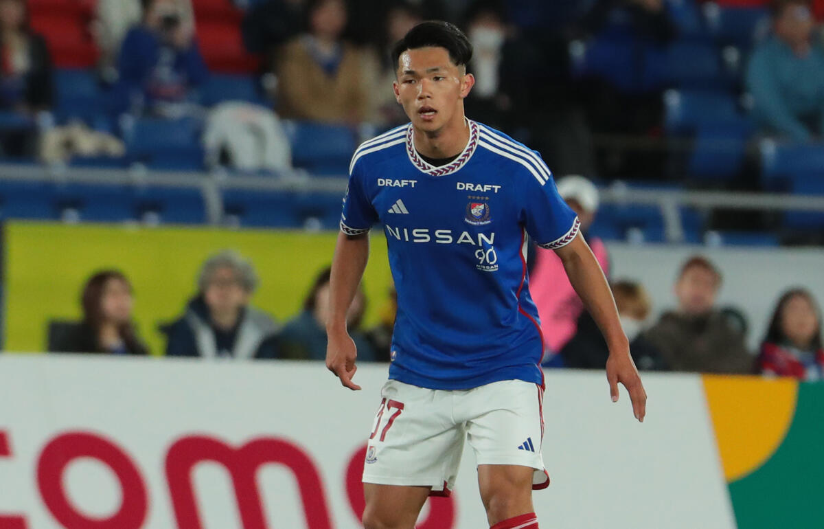 今季は特別指定選手として横浜FMでプレーする塩貝健人