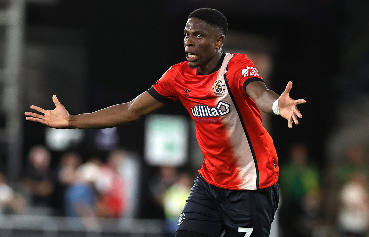 イプスウィッチに加入するオグベネ