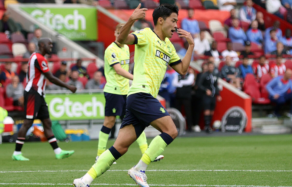 菅原が一矢報いるプレミア初ゴール