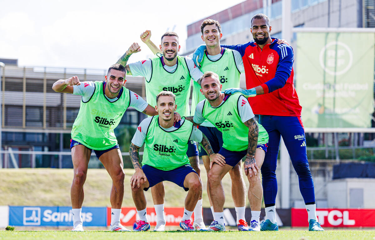 Realmadridの選手の直筆サイン入り集合写真