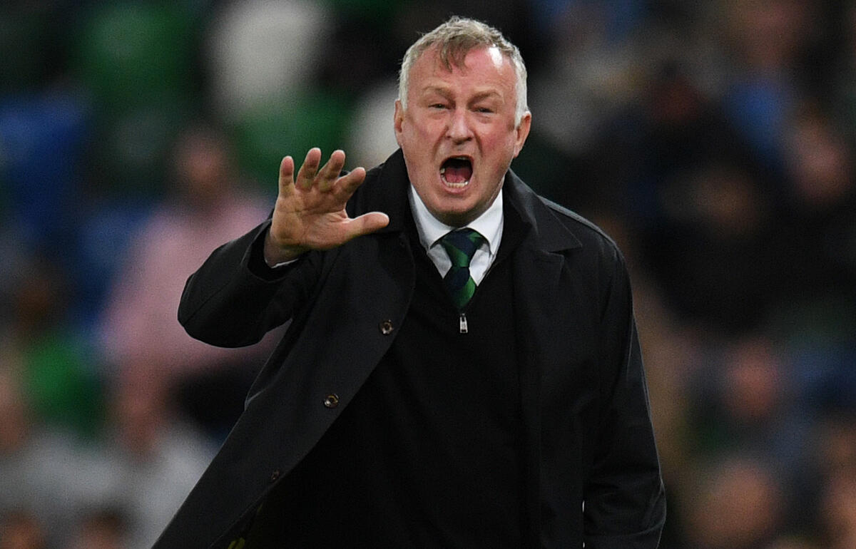 ピッチ状態に苦言を呈したオニール監督