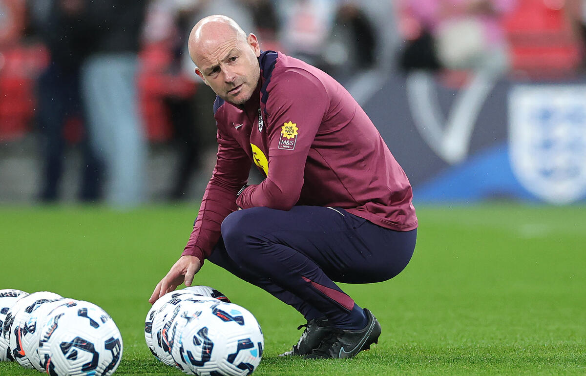 イングランドを暫定的に率いるカーズリー氏